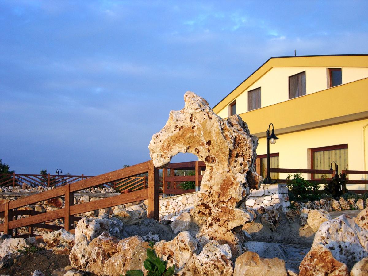 Agriturismo Terra Dei Sassi มาเตรา ภายนอก รูปภาพ